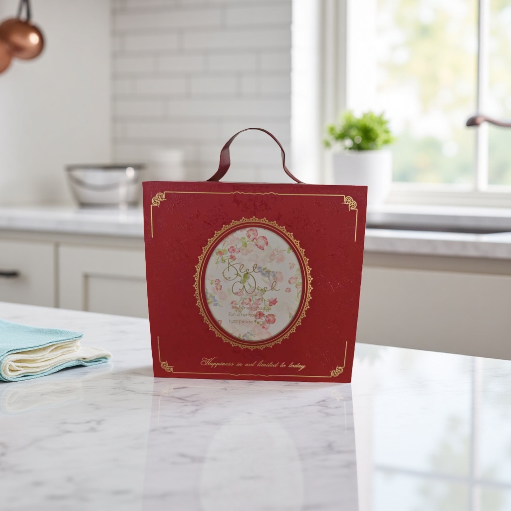 Red gift box, a festive red gift box, an excellent gift. High-end packaging, exquisite gift box Application Scenario