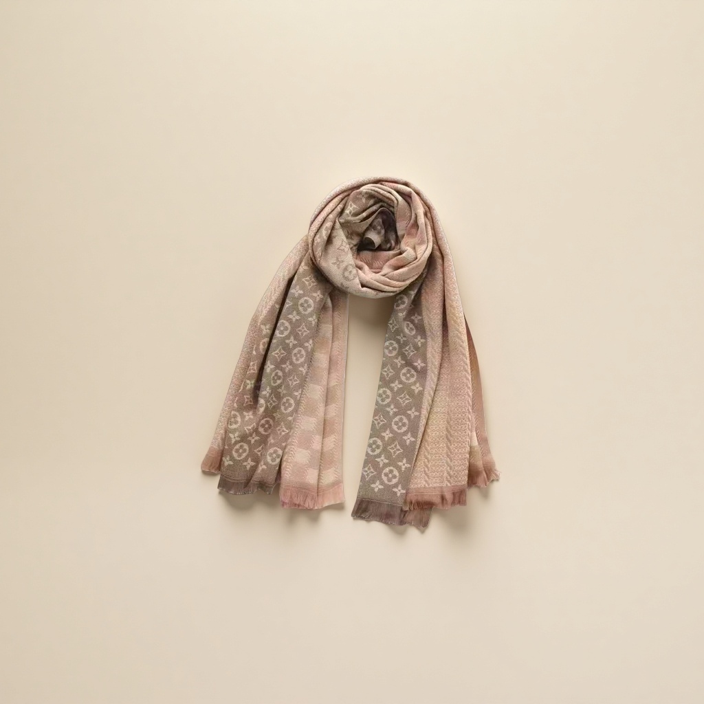 A thick pink knitted scarf for warm women, a fashionable and versatile winter scarf Application Scenario