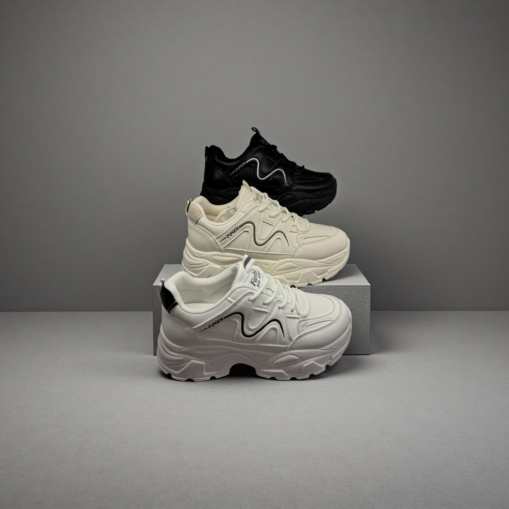 White sports shoes, black sports shoes, unisex running shoes, lightweight, breathable and anti-slip Application Scenario