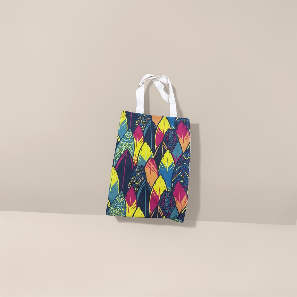 Colorful pattern handbags are fashionable, environmentally friendly and reusable packaging bags