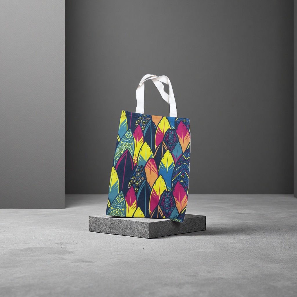 Colorful pattern handbags are fashionable, environmentally friendly and reusable packaging bags Application Scenario