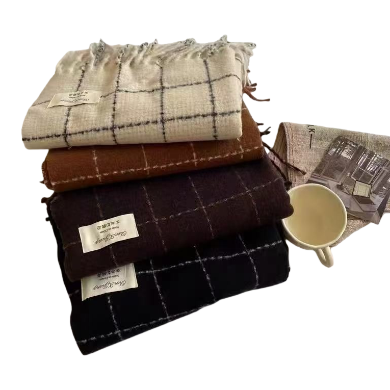 A thick checkered pattern scarf for warm and fashionable winter Item Picture