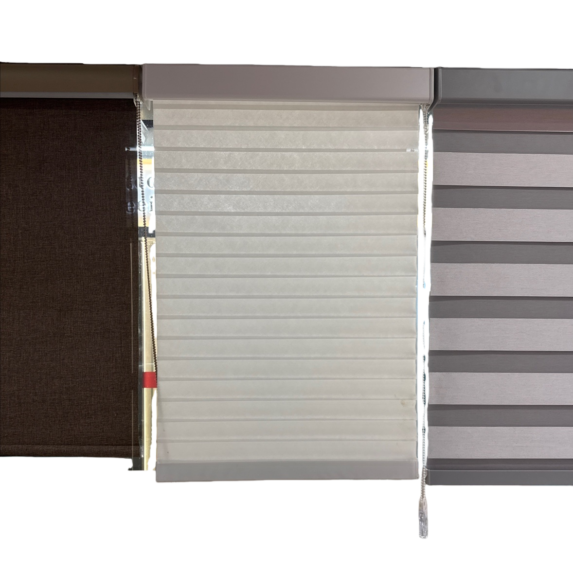 Roller blinds are simple, light-blocking and dust-proof, suitable for living rooms and bedrooms. 152802373 Item Picture
