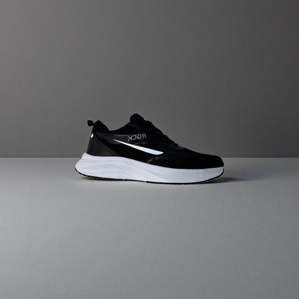 Black sports running shoes for men and women are anti-slip, wear-resistant, breathable and comfortable for daily wear Application Scenario