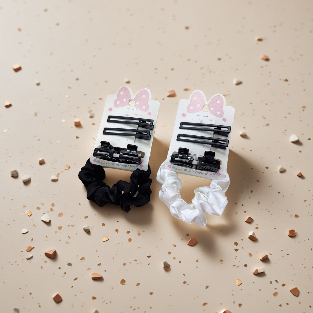 This black and white hair band and hairpin set is a fashionable and versatile hair accessory in a simple Korean style for women