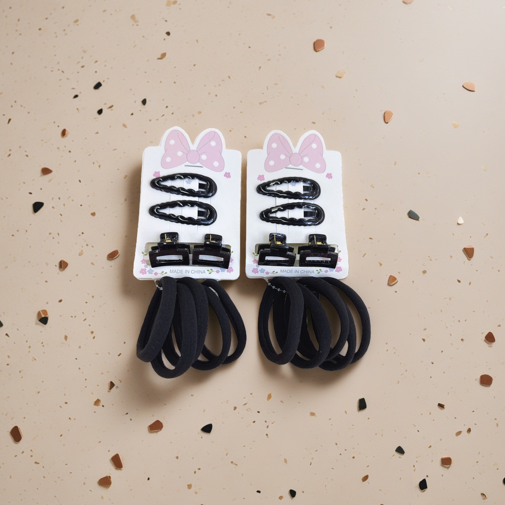 Black hair accessories, hair clips and hair bands are simple and versatile daily headwear. Women's black hair clips and hair bands details Picture