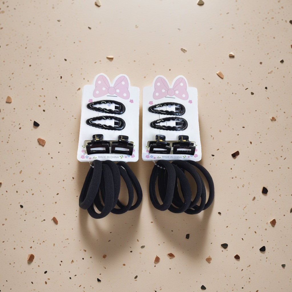 Black hair accessories, hair clips and hair bands are simple and versatile daily headwear. Women's black hair clips and hair bands Application Scenario