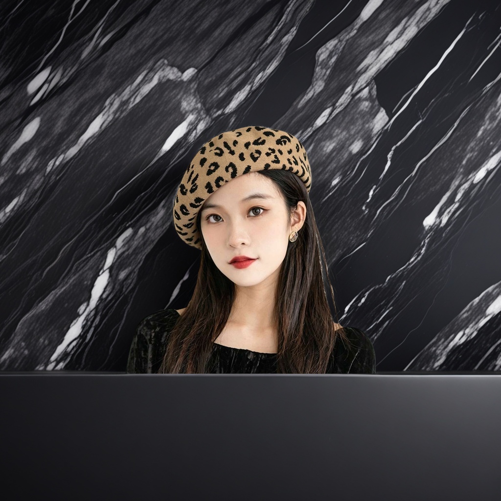 Leopard print beret, a fashionable women's hat, is a thick and warm hat for autumn and winter