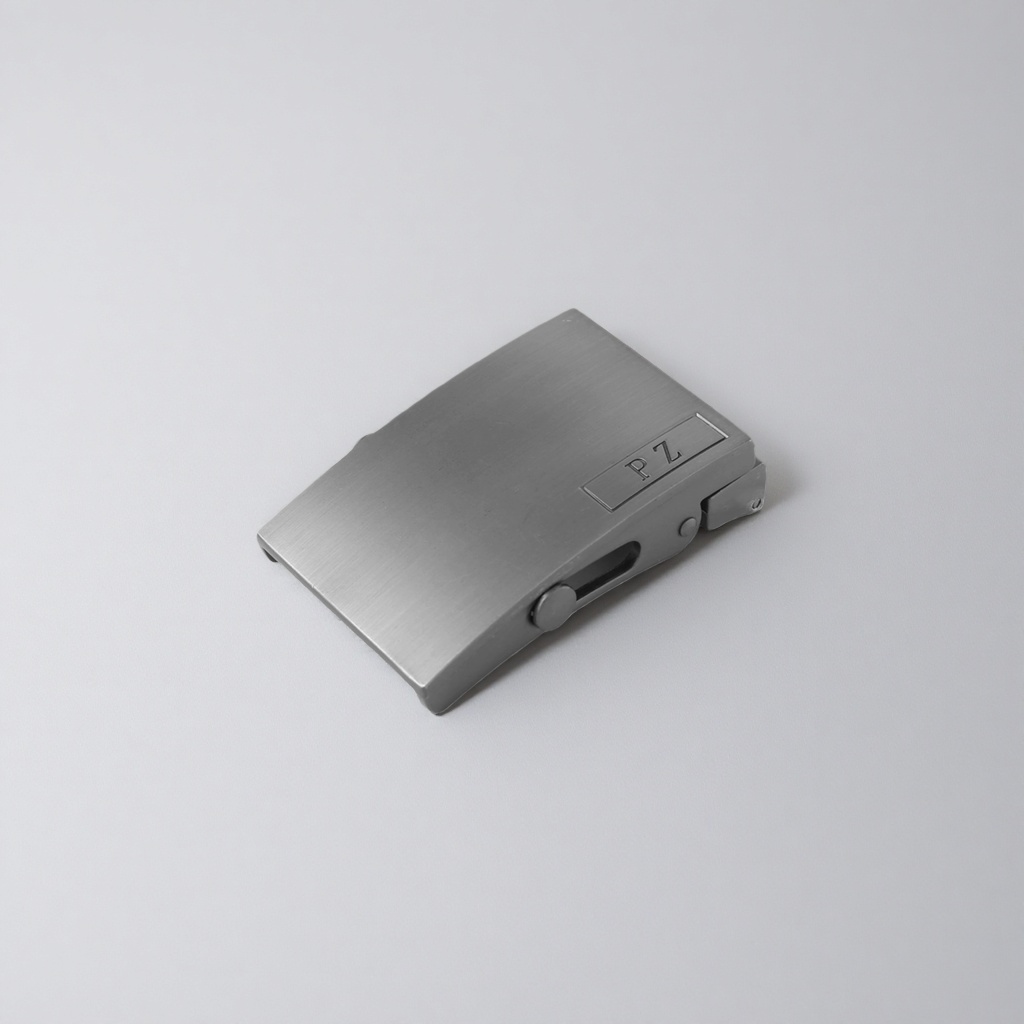 A simple business leather belt for men with a metallic texture belt buckle Application Scenario