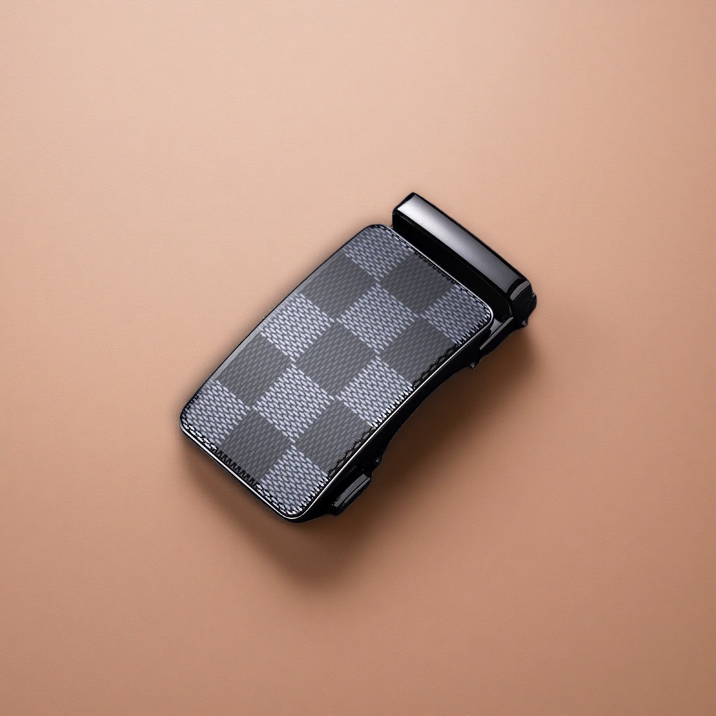 The checkered belt buckle is a simple and fashionable men's business belt buckle Specification image