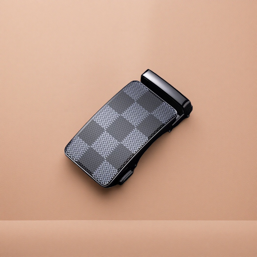 The checkered belt buckle is a simple and fashionable men's business belt buckle