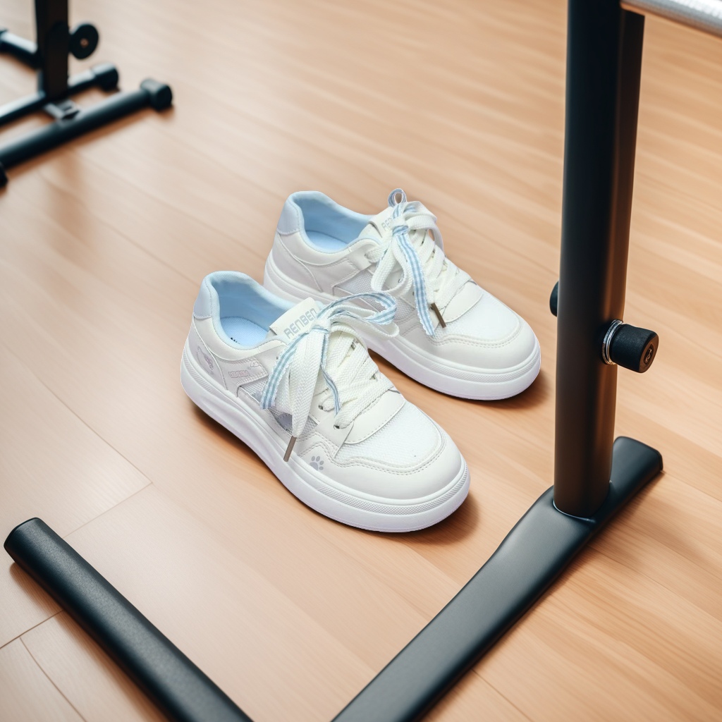 White sports shoes are breathable, comfortable, anti-slip, wear-resistant, lightweight and casual