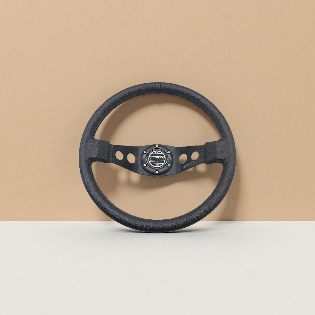 The black steering wheel features a lightweight design specifically for e-sports games, made of high-strength materials and with precise craftsmanship. It is compatible with multiple models