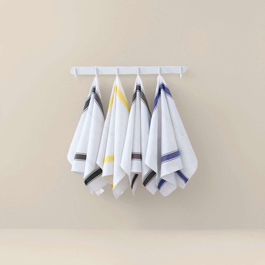 Four towels are hung on a white background. The main body of the towel is a hanging bathroom product Application Scenario