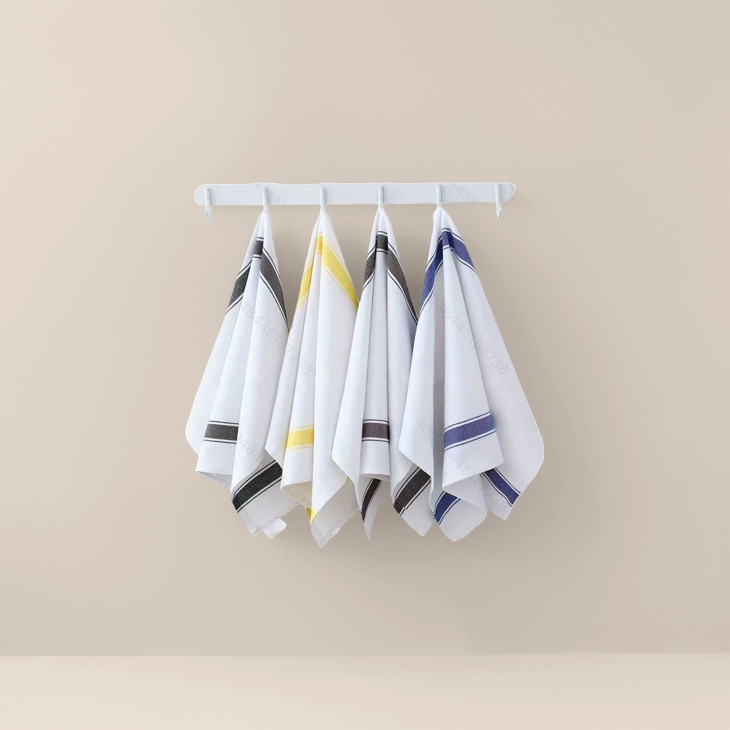 Four towels are hung on a white background. The main body of the towel is a hanging bathroom product details Picture