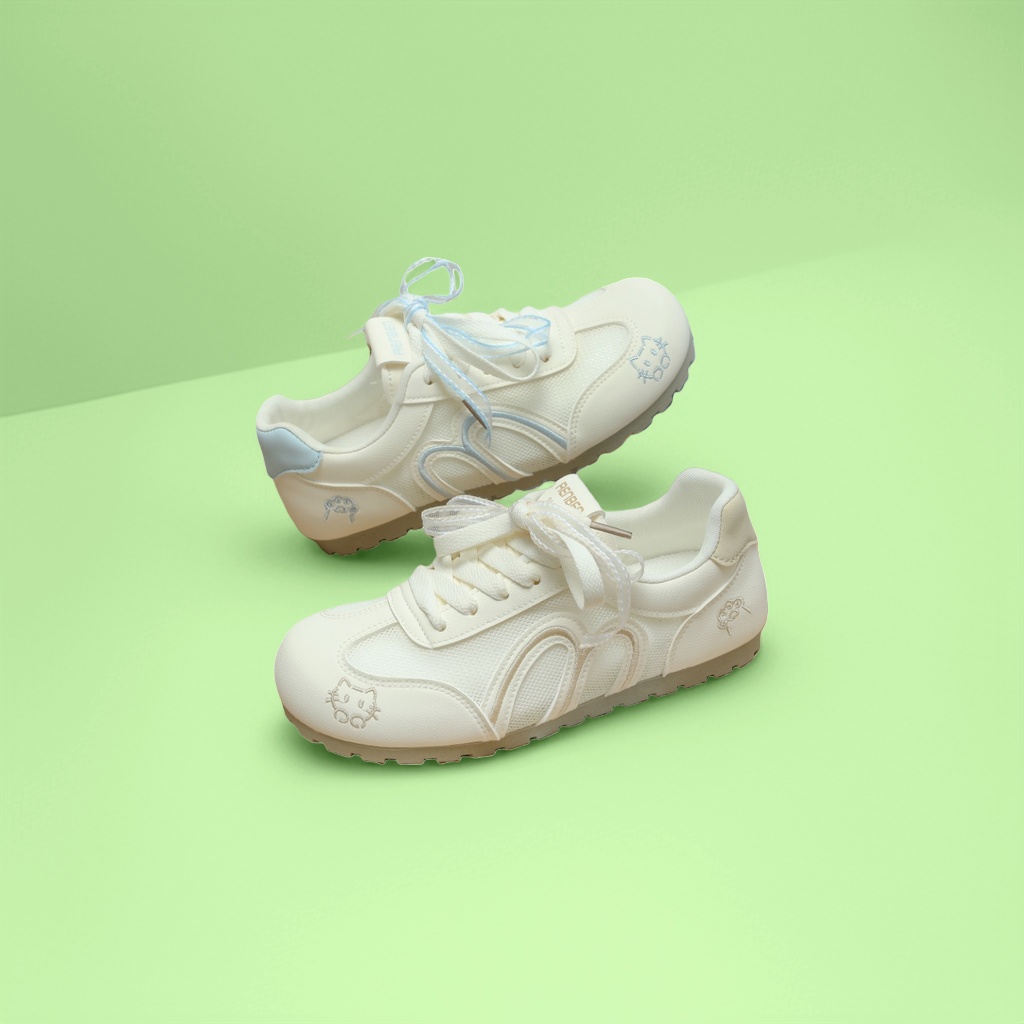 The white sports shoes are breathable, comfortable, lightweight and anti-slip, suitable for both men and women Application Scenario