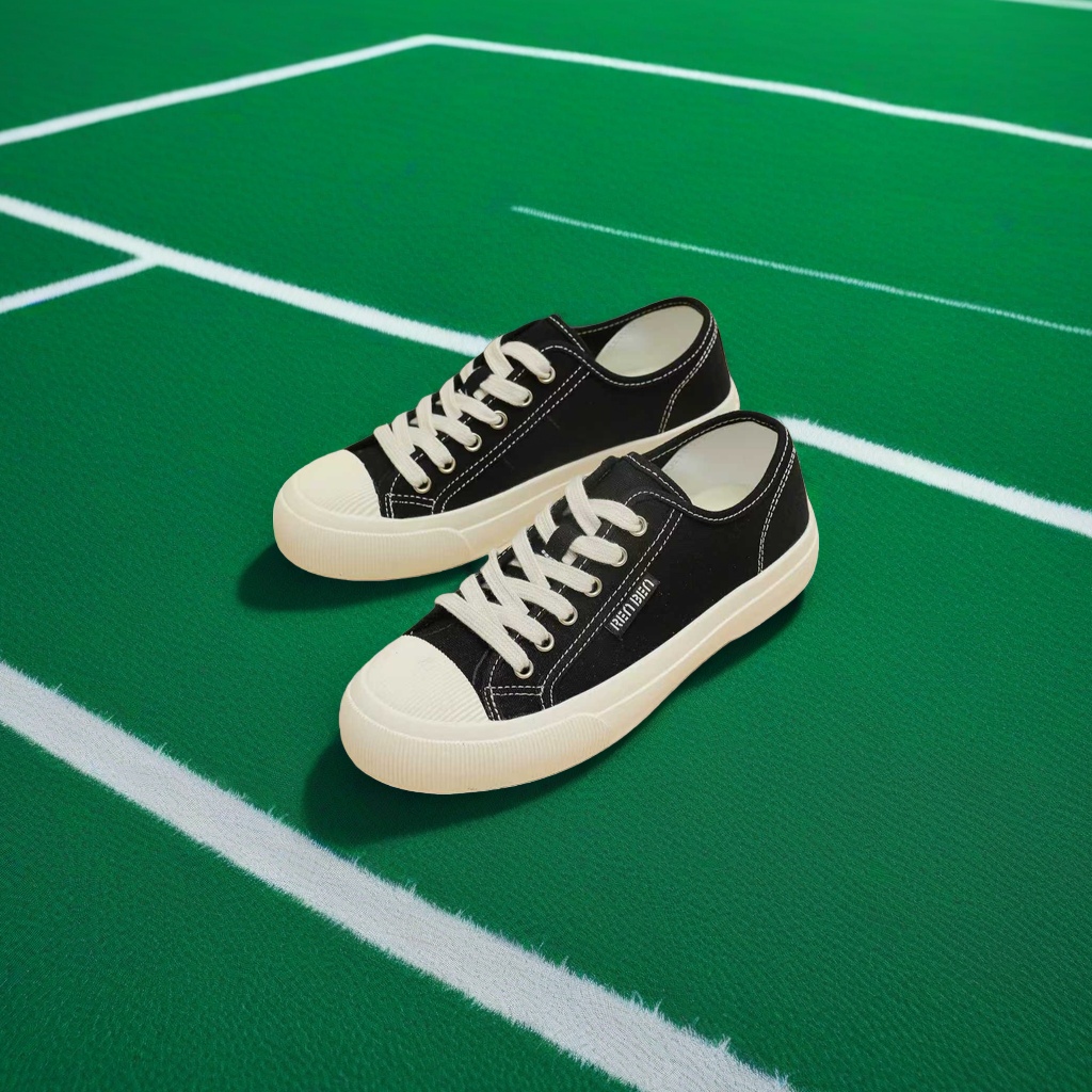 Black classic canvas shoes for men are casual, versatile, wear-resistant, anti-slip, breathable and comfortable