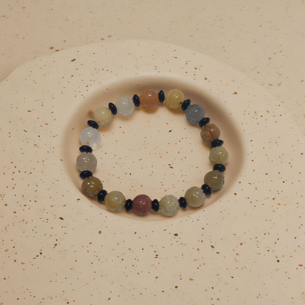 The beaded bracelet is a fashionable and simple women's trendy accessory with a personalized design Application Scenario