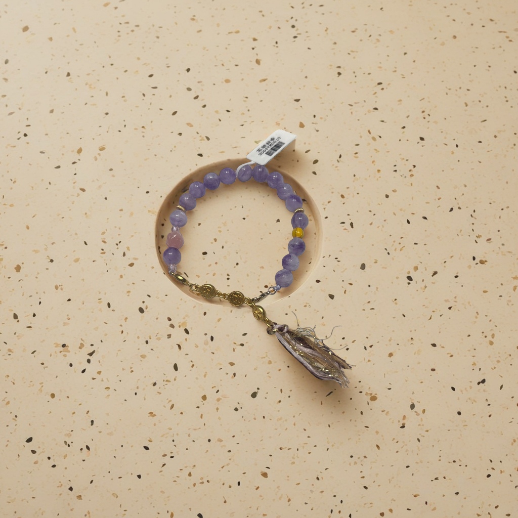 A purple beaded bracelet with a simple and fashionable design for women details Picture