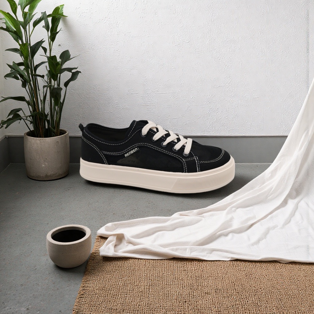 The black mesh casual sports shoes are breathable, comfortable, anti-slip, wear-resistant, lightweight and shock-absorbing Application Scenario