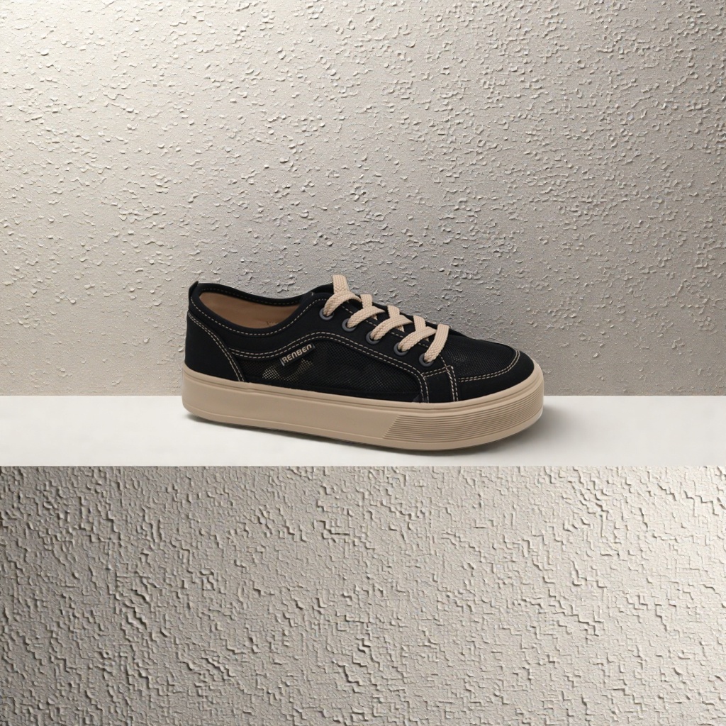 The black mesh casual sports shoes are breathable, comfortable, anti-slip, wear-resistant, lightweight and shock-absorbing