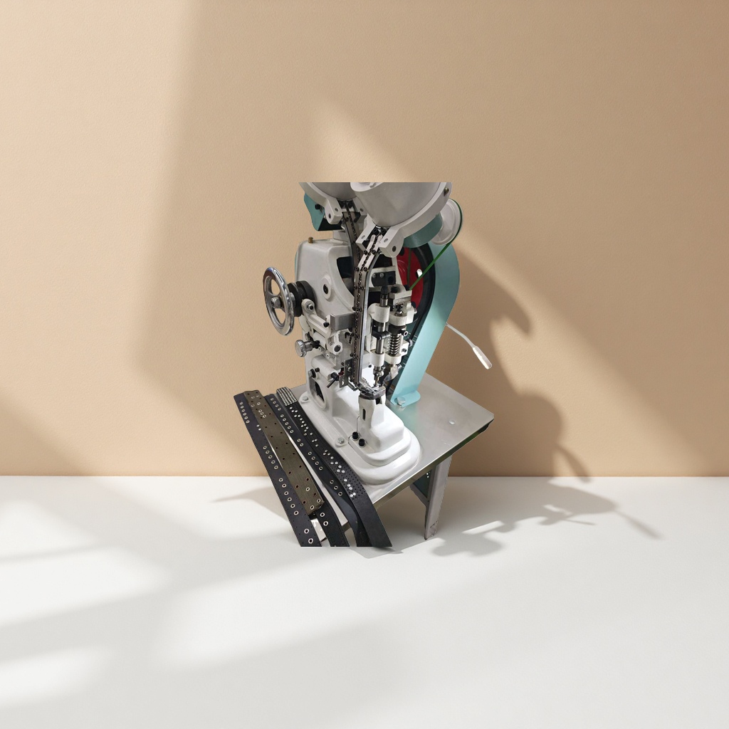 Riveting machine, chicken eye machine, automatic pneumatic riveting machine, in stock, hardware riveting machine, riveting machine for luggage and beach chairs