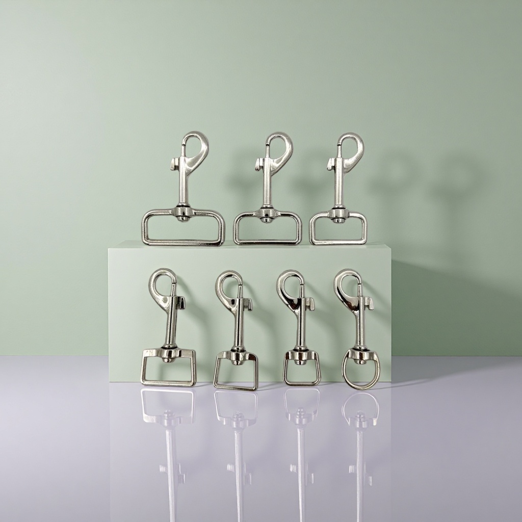 Metal hooks, anti-rust coat hooks, multi-functional bathroom and kitchen hooks Application Scenario