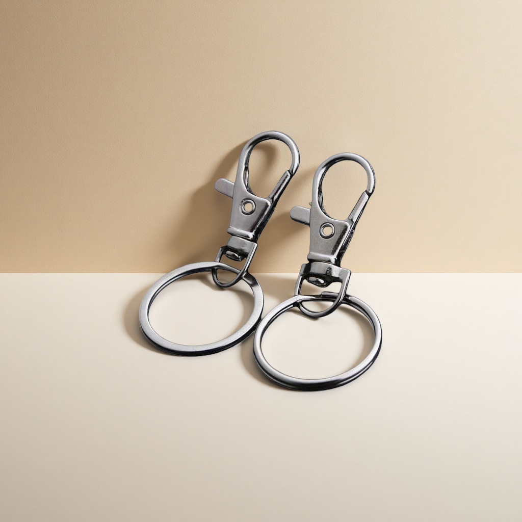 Metal keychains, fashionable and personalized pendants, small office supplies, key pendants details Picture