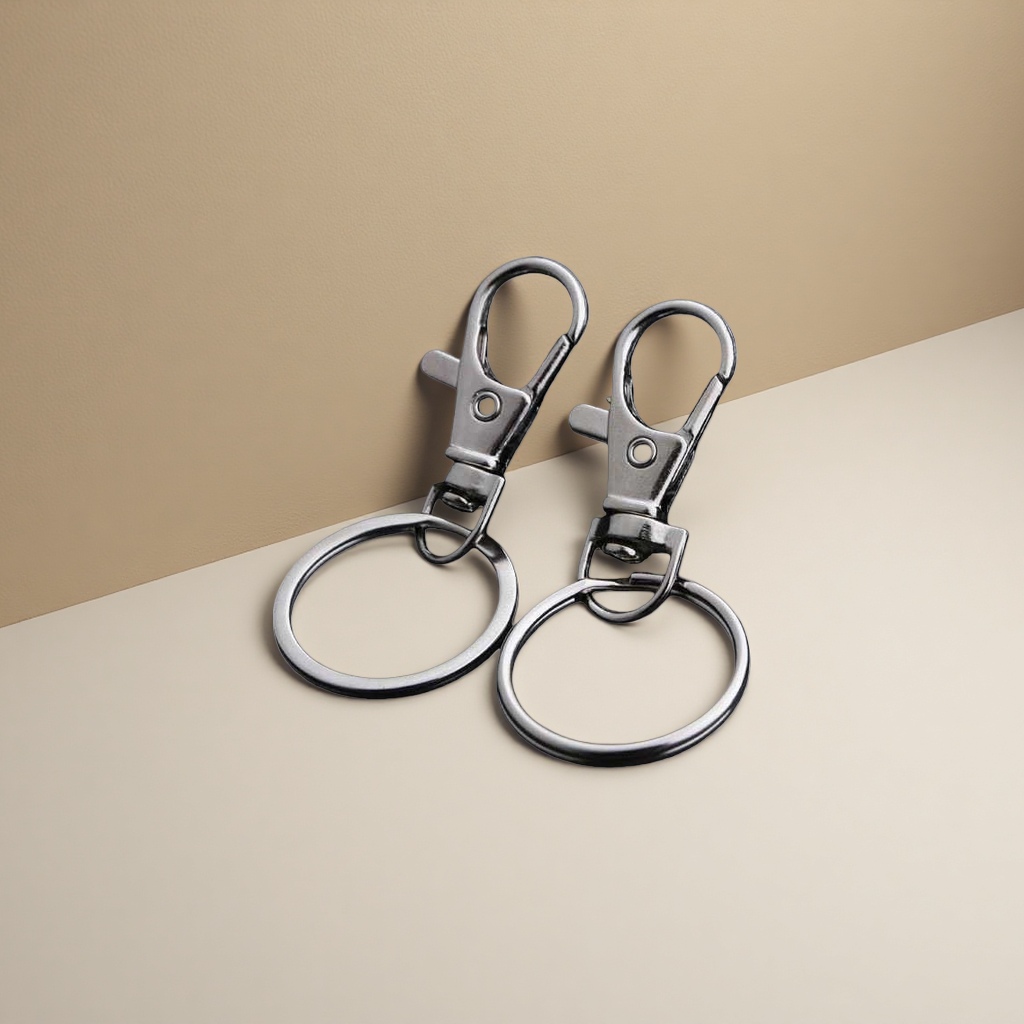 Metal keychains, fashionable and personalized pendants, small office supplies, key pendants Application Scenario