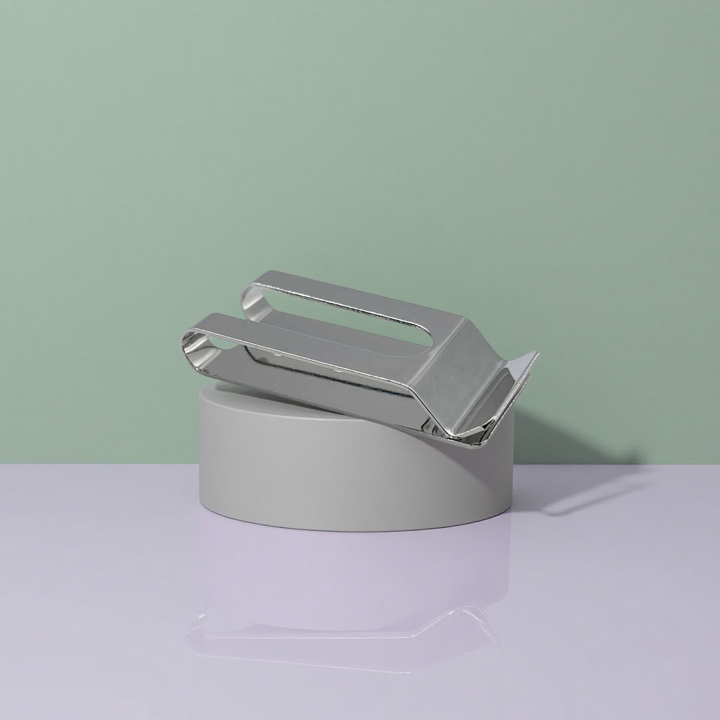 The metal wallet buckle is a business and simple men's wallet buckle. It is practical, durable and has a classic retro style Application Scenario
