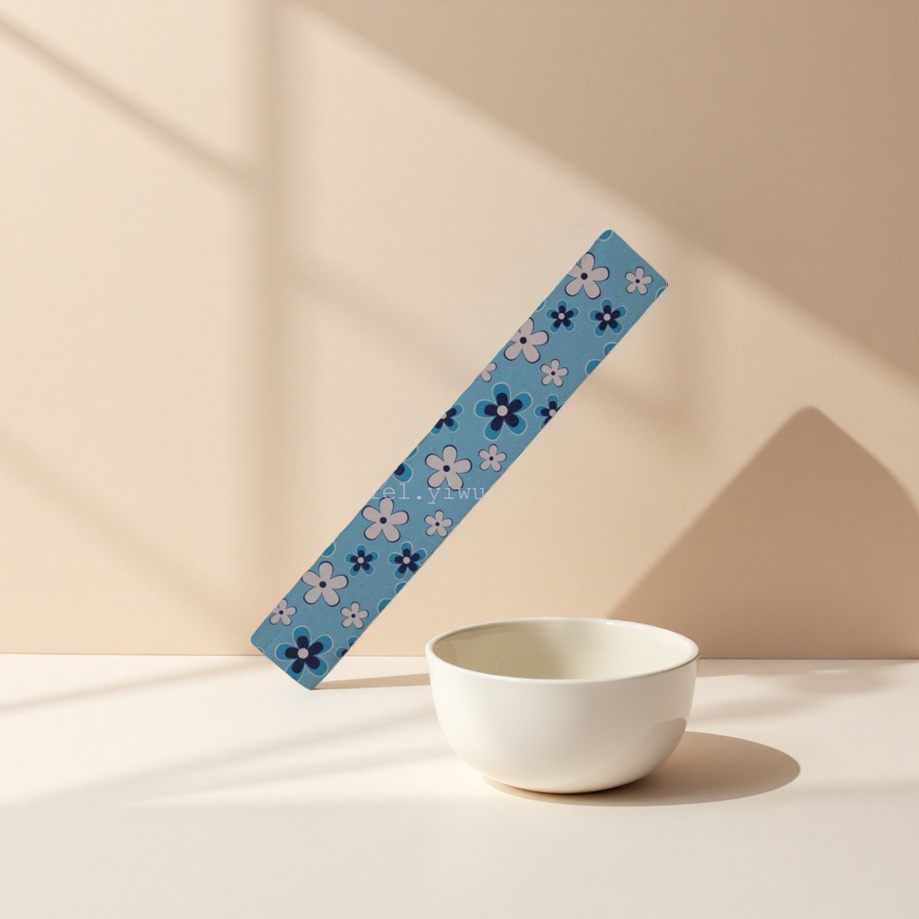 蓝色花卉图案+长条形布料细节图