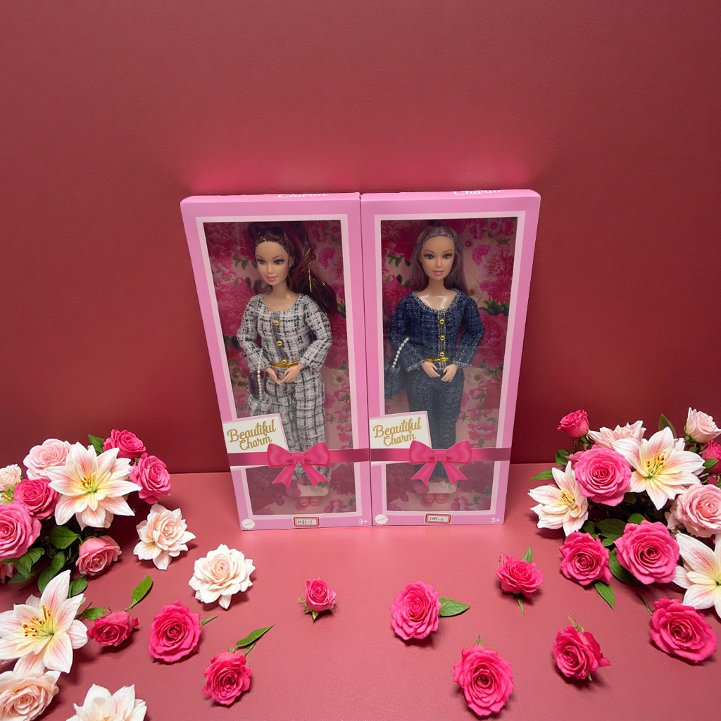 A pink gift box of two fashionable Barbie dolls with floral patterns and Beautiful Charm, decorated with a bow Application Scenario
