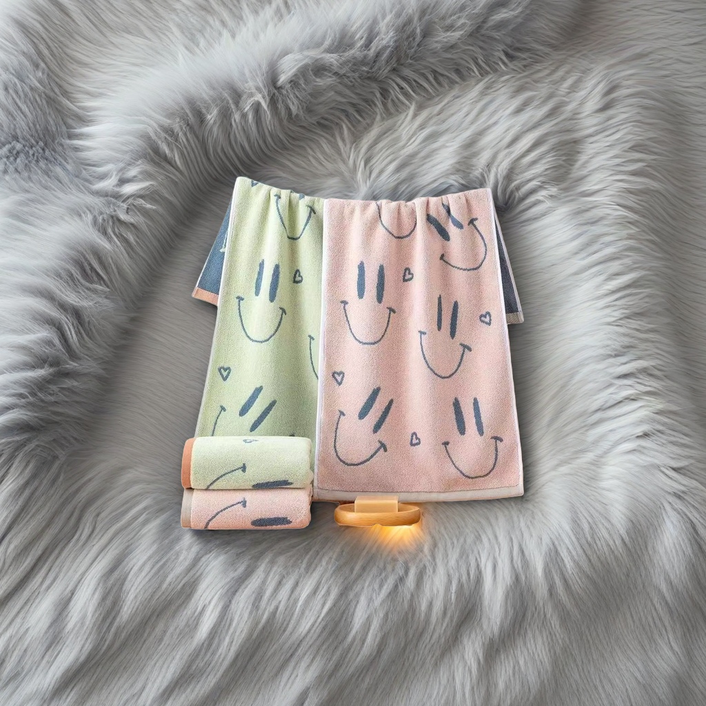 The smiling face pattern towel is soft and absorbent. The household bathroom towel is thickened and breathable Specification drawing