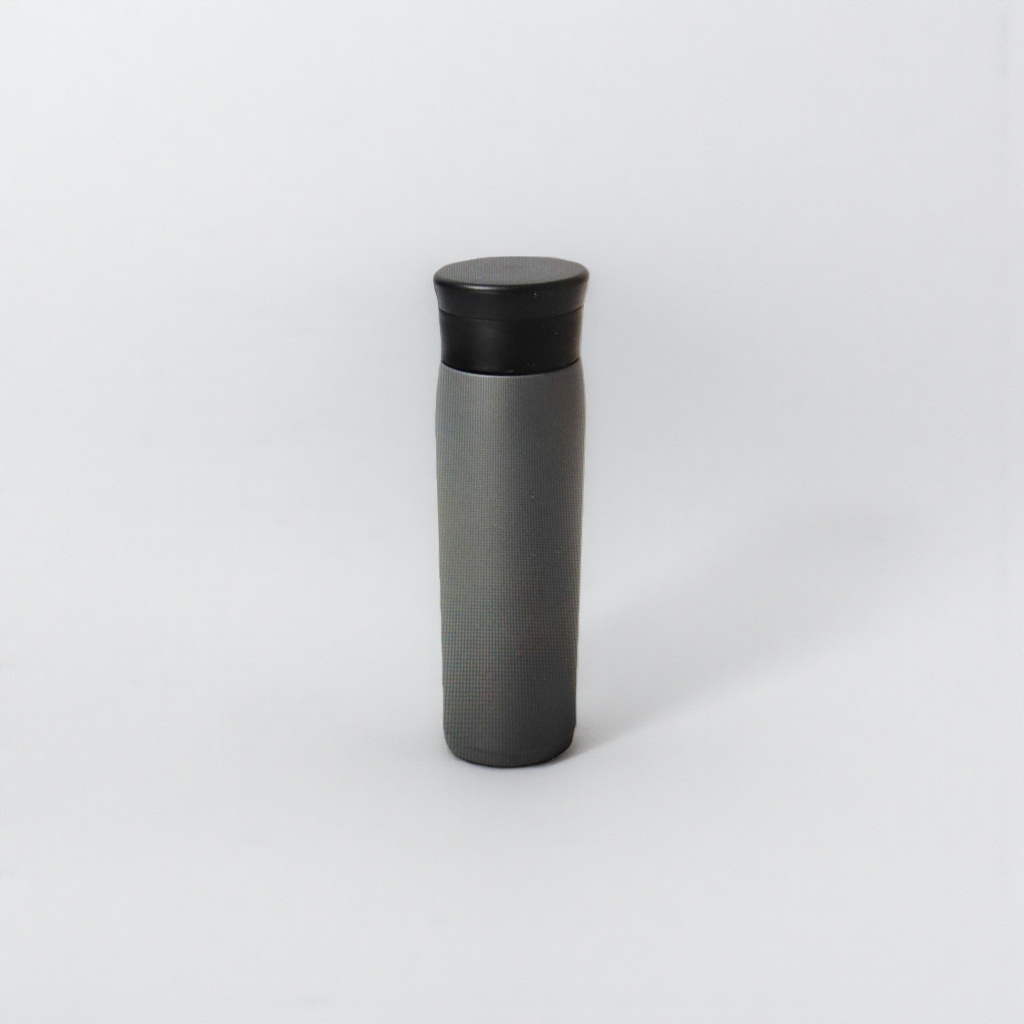 Black leak-proof insulated cup 280ml, portable for both heat and cold preservation, suitable for office and home use