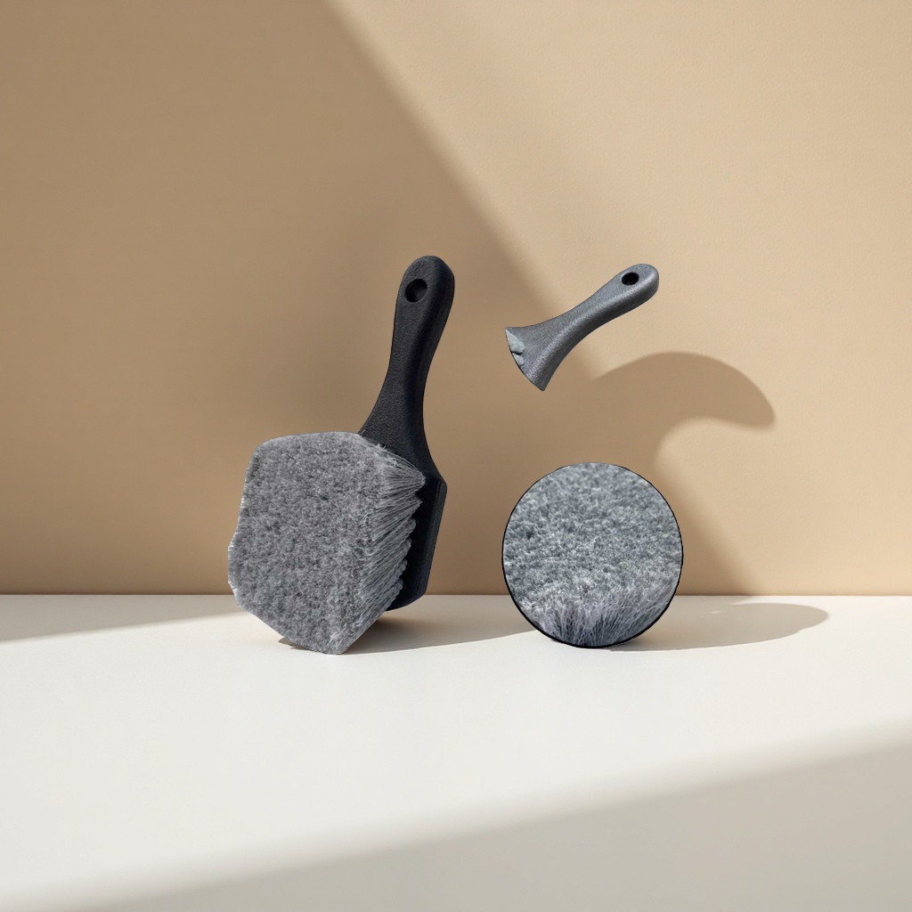 The multi-functional cleaning brush can remove dirt from the crevices in the kitchen and bathroom. It has soft bristles and is durable Application Scenario