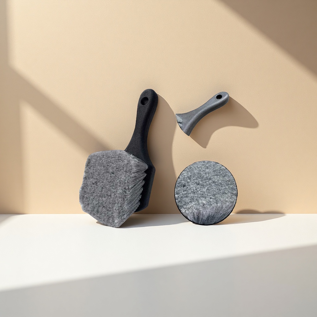 The multi-functional cleaning brush can remove dirt from the crevices in the kitchen and bathroom. It has soft bristles and is durable details Picture