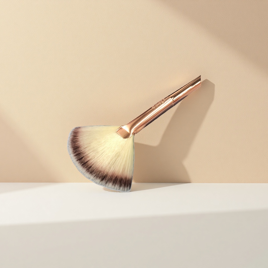 Fan-shaped highlight brush, highlight brush, makeup brush, professional contouring and brightening brush Application Scenario
