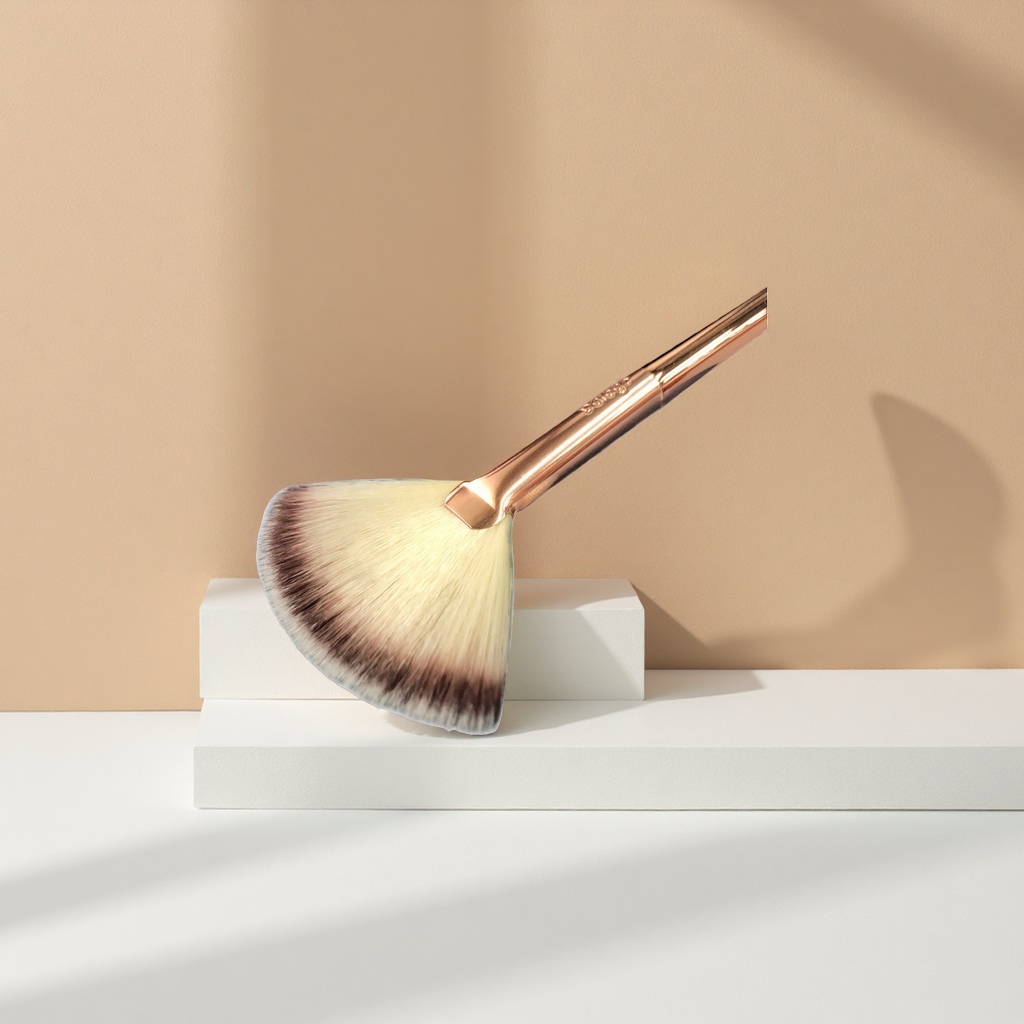 Fan-shaped highlight brush, highlight brush, makeup brush, professional contouring and brightening brush
