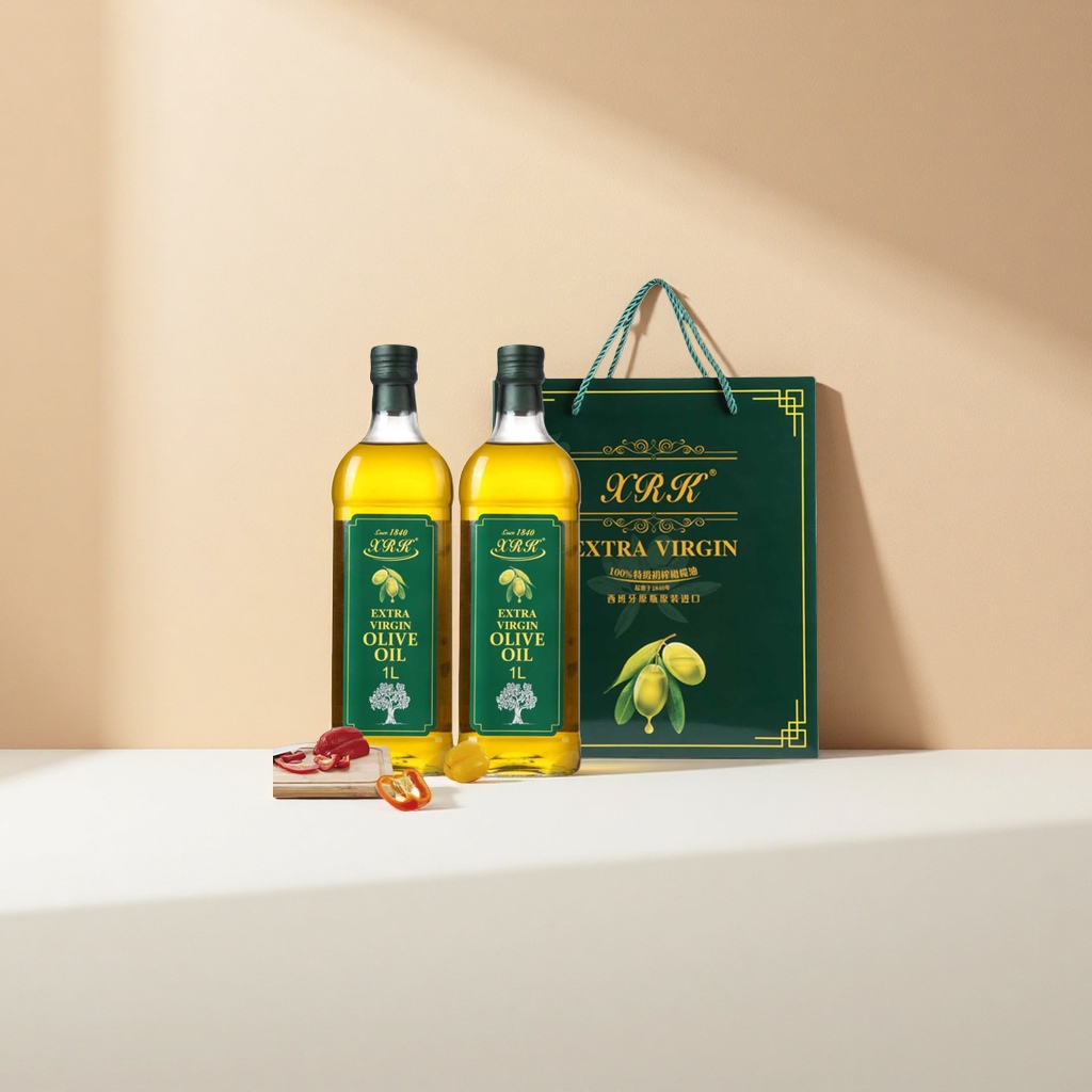 Two bottles of extra virgin olive oil in a gift box packaging Specification image
