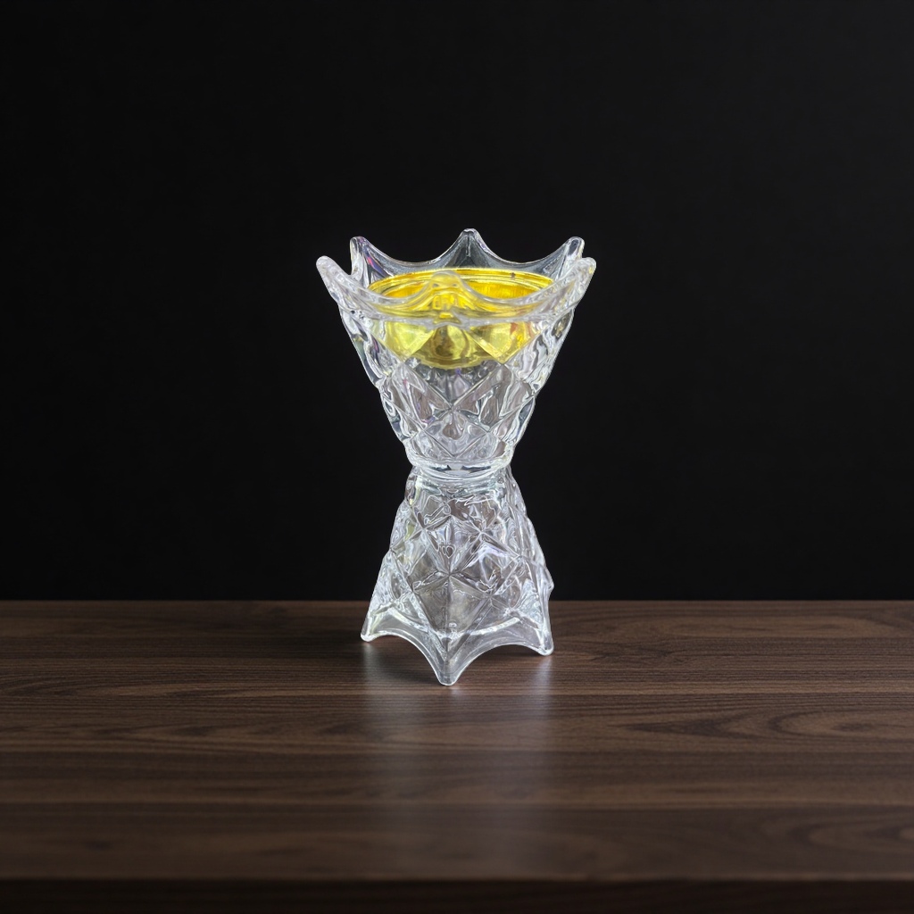 Transparent glass candlestick is a simple and modern home decoration item with a tall candle stand Specification image