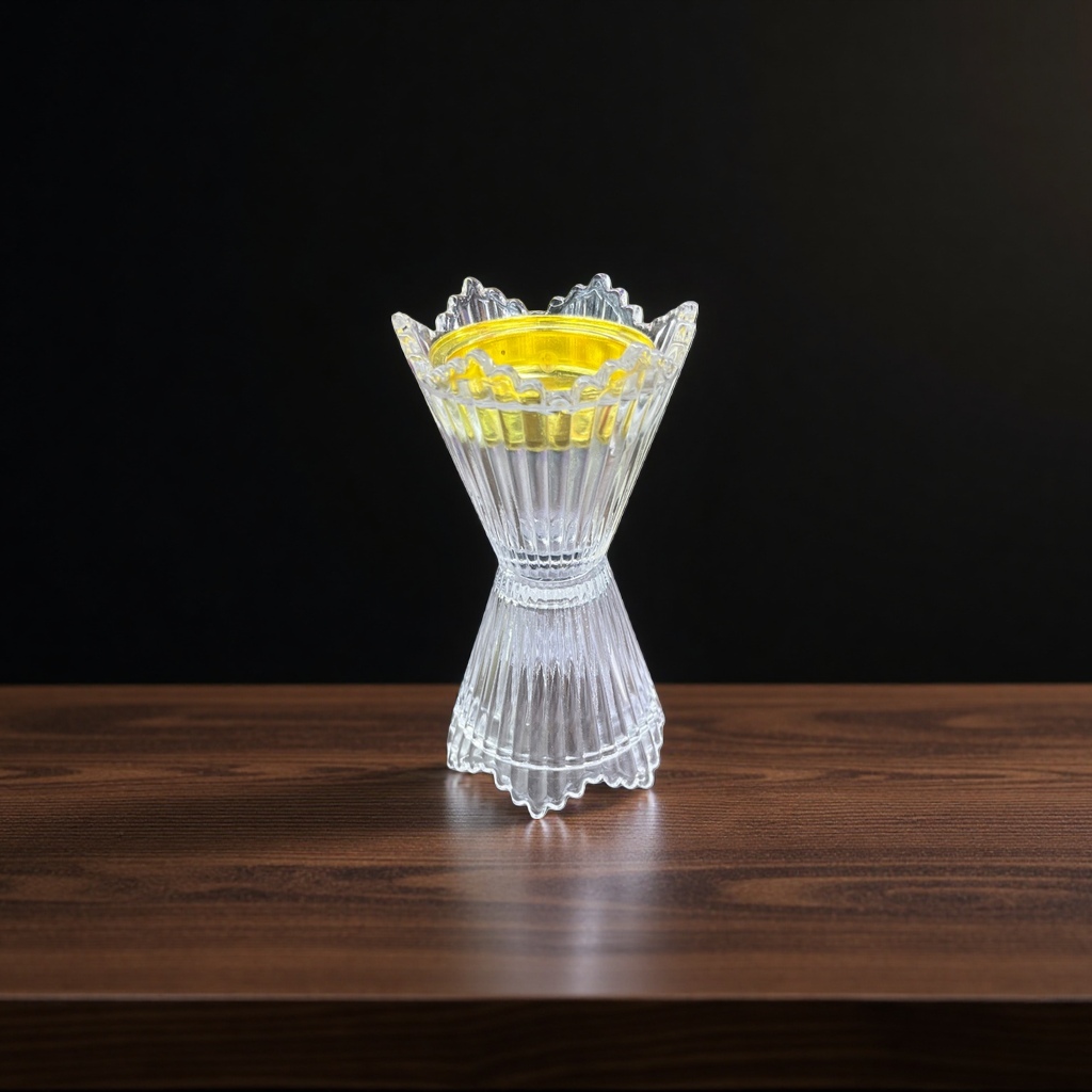 Transparent crystal glass candlestick, a simple and modern home decoration, candle stand and tabletop ornament Application Scenario