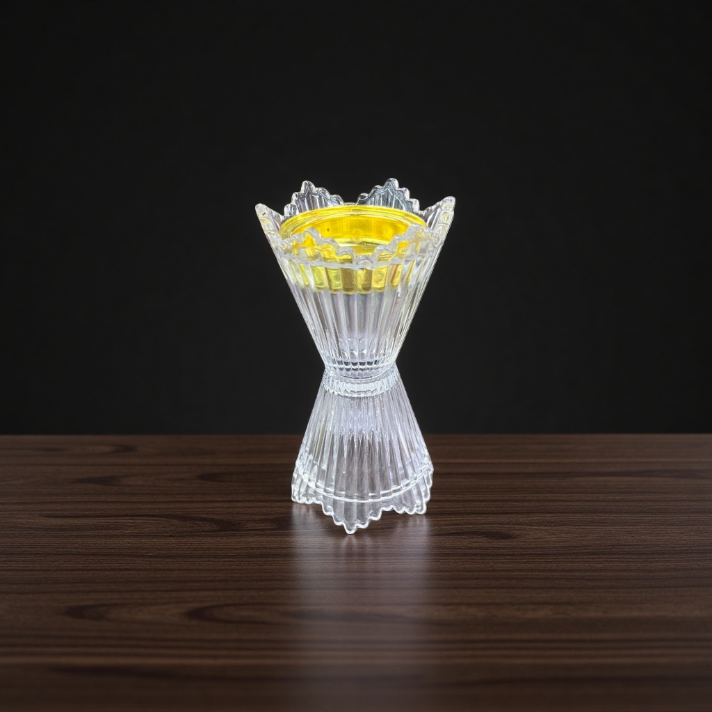 Transparent crystal glass candlestick, a simple and modern home decoration, candle stand and tabletop ornament details Picture