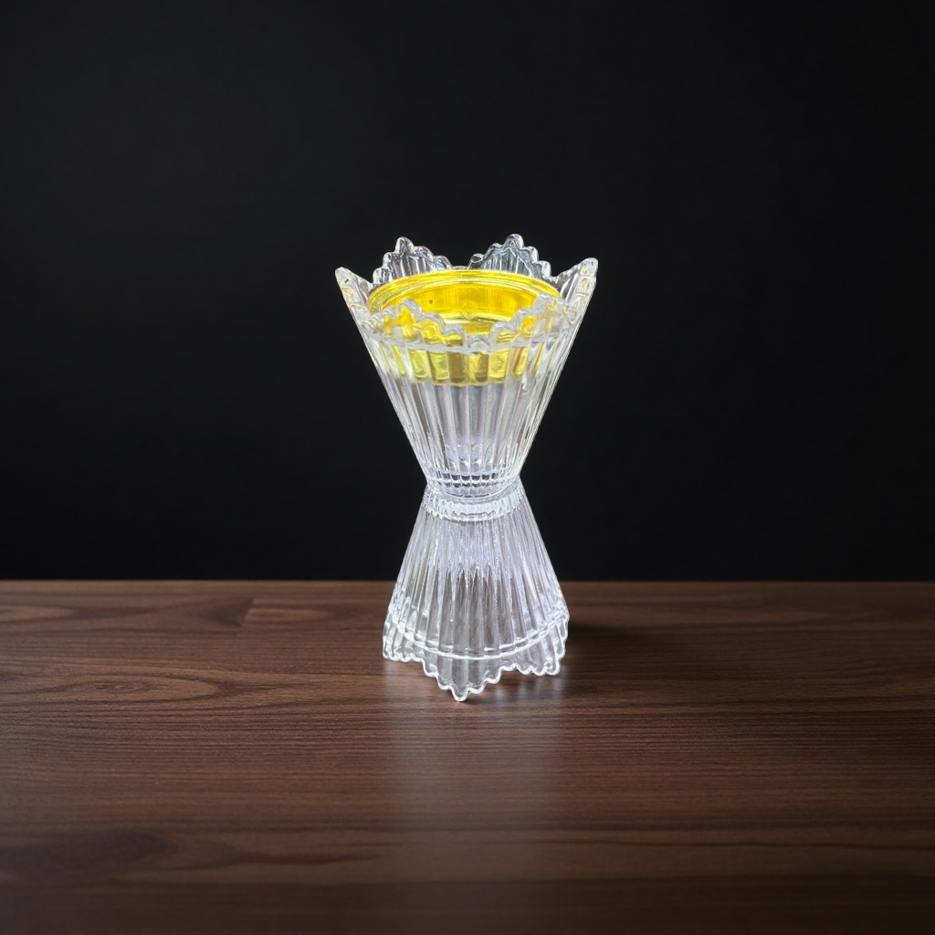 Transparent crystal glass candlestick, a simple and modern home decoration, candle stand and tabletop ornament Specification image