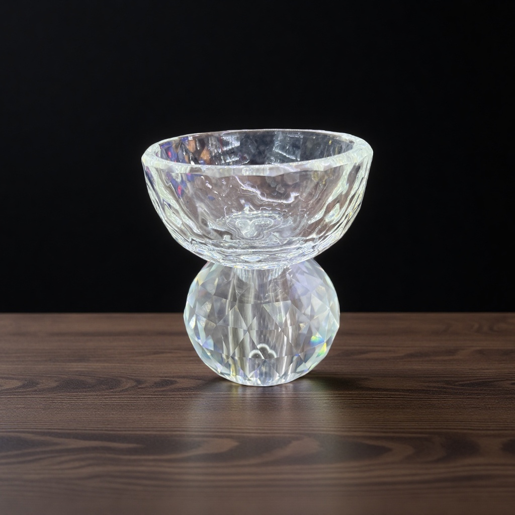 Transparent glass candlesticks are simple and modern home decoration items. High borosilicate heat-resistant candlesticks are home decoration items