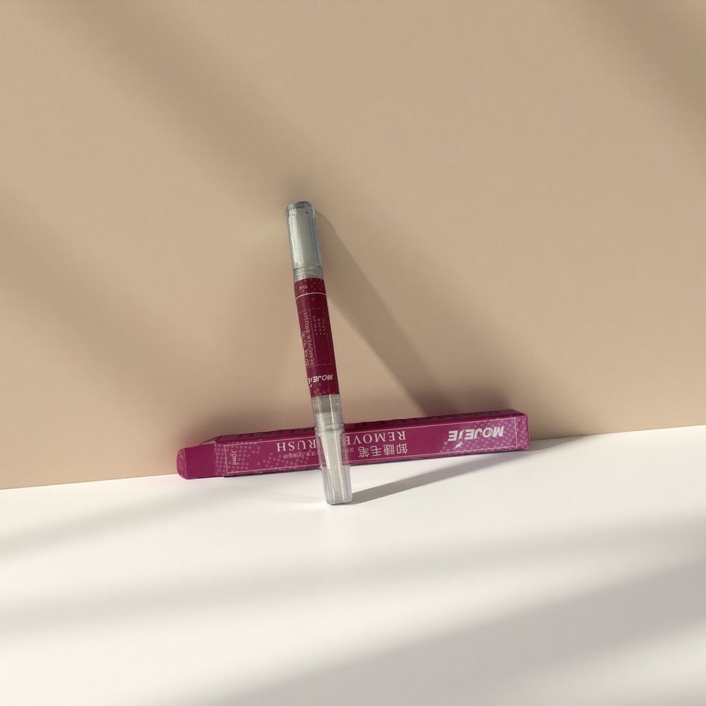 Portable makeup remover pen for eyes and lips, gentle and non-irritating Application Scenario