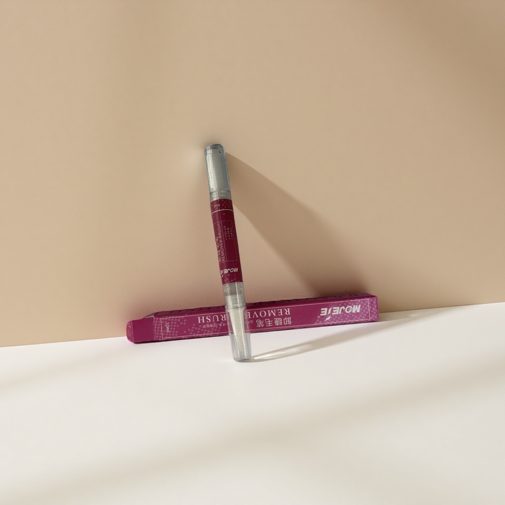 Portable makeup remover pen for eyes and lips, gentle and non-irritating Specification image