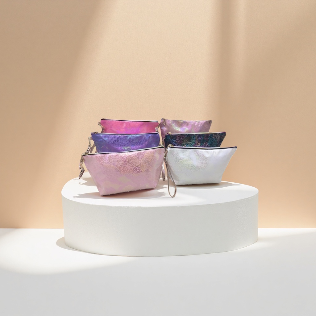 Rainbow-colored reflective texture handbag Application Scenario
