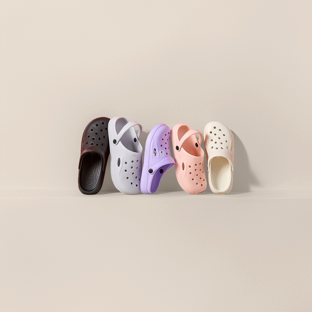 Colorful crocs for women in summer are breathable, anti-slip, lightweight and casual details Picture