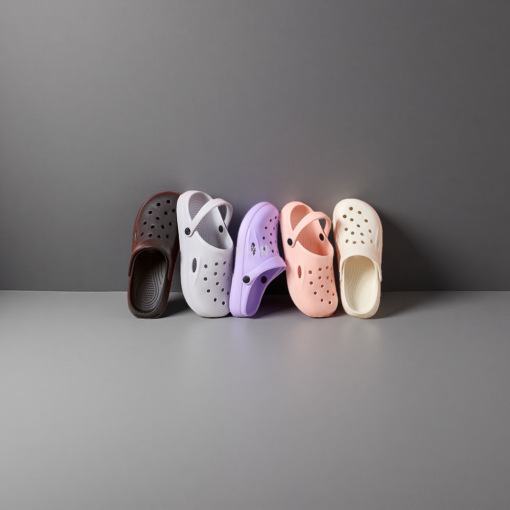 Colorful crocs for women in summer are breathable, anti-slip, lightweight and casual Application Scenario
