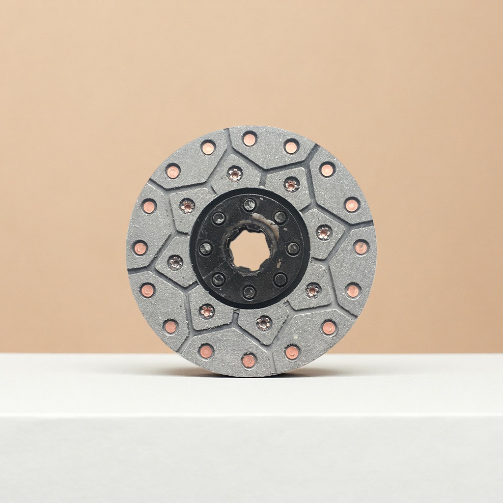 Metal friction plates and brake pads made of ceramic material are heat-resistant, have a long service life and are suitable for various vehicle models